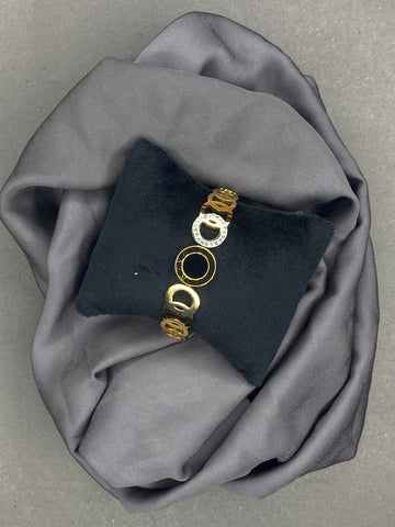 Handcuff