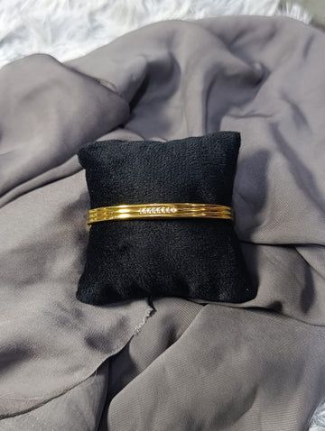 Handcuff